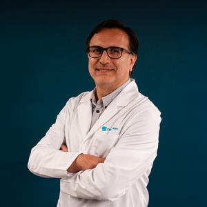 Dr. Alejandro Peña Aceituno